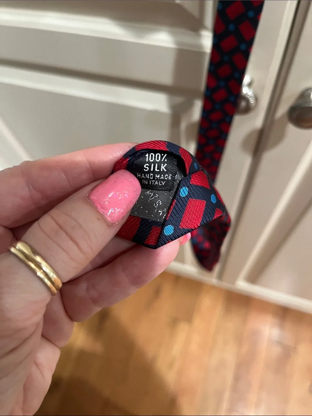 Men's Red Diamond-Pattern Tie with Blue Accents